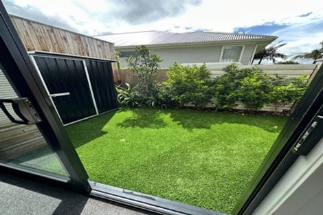 Photo of property in 3/80 Awaroa Road, Sunnyvale, Auckland, 0612