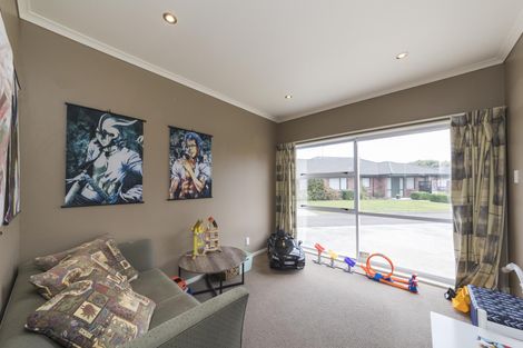 Photo of property in 31 Strachan Way, Highbury, Palmerston North, 4412
