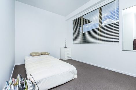 Photo of property in 5 Corricvale Way, Northcross, Auckland, 0632