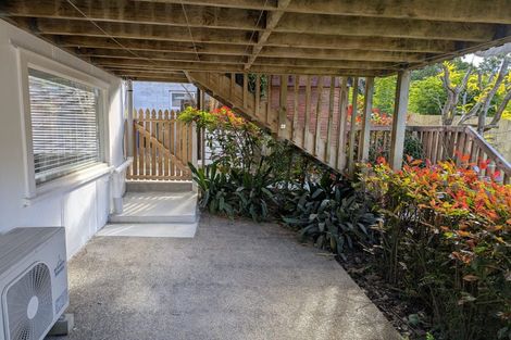 Photo of property in 28 Pupuke Road, Hillcrest, Auckland, 0627