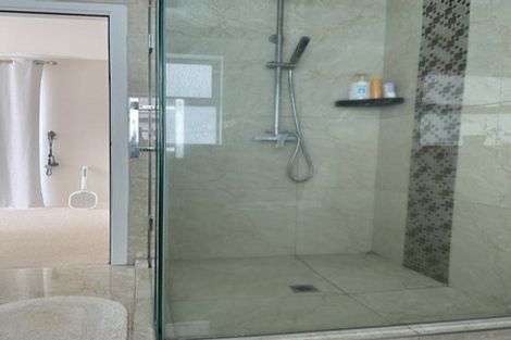 Photo of property in 17 Limmer Place, Browns Bay, Auckland, 0632