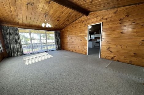 Photo of property in 22 Waianiwa Place, Tokoroa, 3420