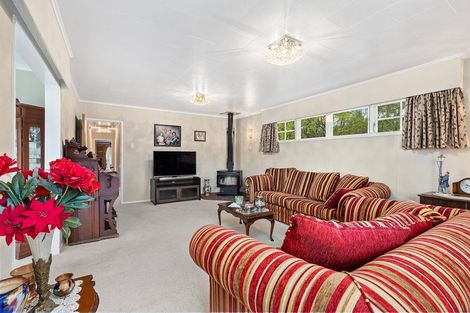 Photo of property in 28 Bartlett Grove, Tawa, Wellington, 5028