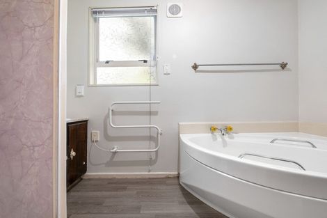 Photo of property in 125 Waikawa Road, Picton, 7220