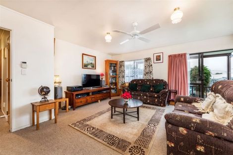 Photo of property in 2/10 Hutchinson Avenue, New Lynn, Auckland, 0600