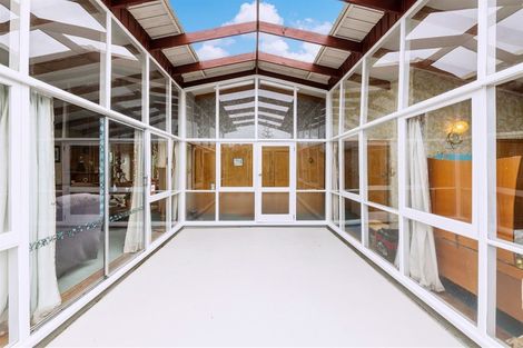 Photo of property in 20 Sunray Avenue, Titirangi, Auckland, 0604