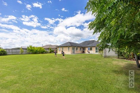 Photo of property in 16 Fruitlands Road, Kumeu, 0810