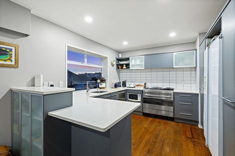 Photo of property in 3/23 Beach Road, Castor Bay, Auckland, 0620