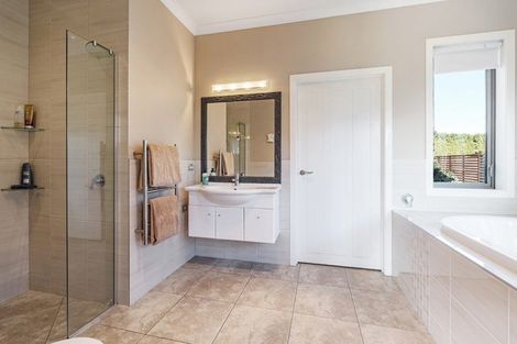 Photo of property in 7b Royal Heights, Glen Avon, New Plymouth, 4312