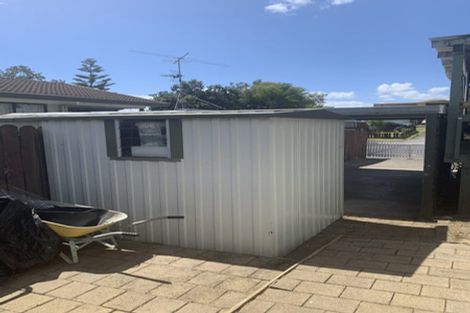 Photo of property in 2/4 Etherton Drive, Weymouth, Auckland, 2103