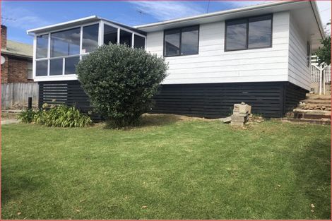Photo of property in 15 Wakeling Avenue, Te Atatu South, Auckland, 0610