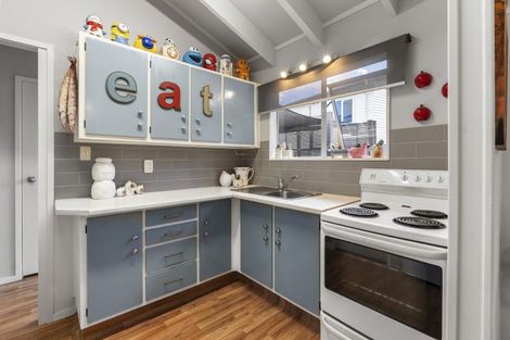 Photo of property in 2/46 Chippendale Crescent, Birkdale, Auckland, 0626