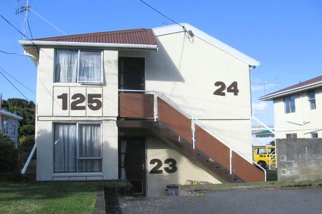 Photo of property in 123 Queens Drive, Lyall Bay, Wellington, 6022