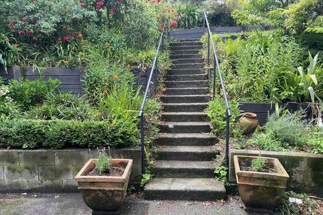 Photo of property in 135 Kelburn Parade, Kelburn, Wellington, 6012