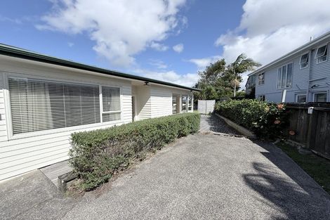 Photo of property in 1/3 Hauraki Crescent, Pinehill, Auckland, 0632