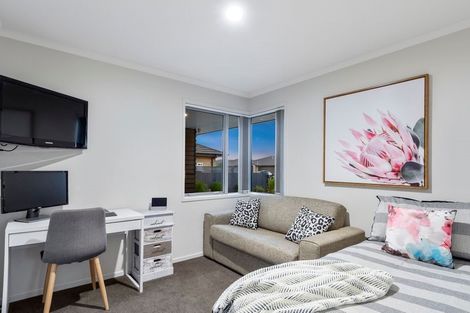 Photo of property in 22 Rainey Crescent, Papamoa Beach, Papamoa, 3118