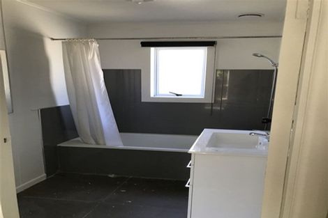 Photo of property in 59 Pah Road, Cockle Bay, Auckland, 2014