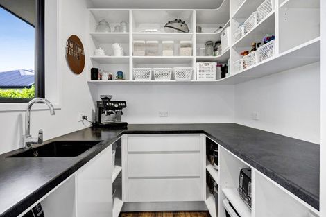 Photo of property in 5 Augusta Grove, Waiwhakaiho, New Plymouth, 4312