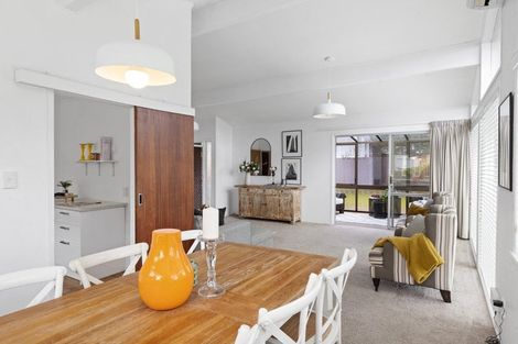 Photo of property in 26 Beechdale Crescent, Pakuranga Heights, Auckland, 2010