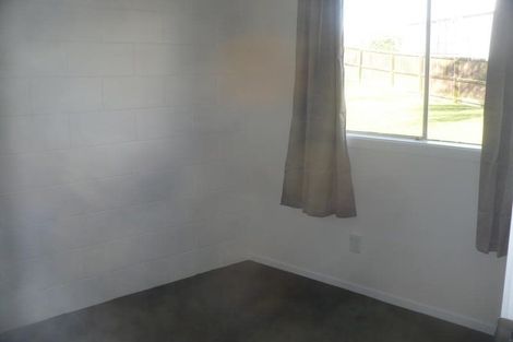 Photo of property in 2 Vera Road, Te Atatu South, Auckland, 0610