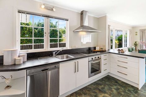 Photo of property in 73 Parkes Avenue, Saint Johns Hill, Whanganui, 4501