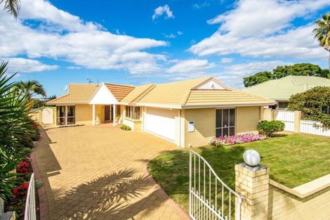 Photo of property in 25 Plateau Heights, Mount Maunganui, 3116