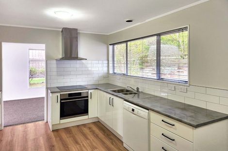 Photo of property in 2 Dundee Place, Crofton Downs, Wellington, 6035