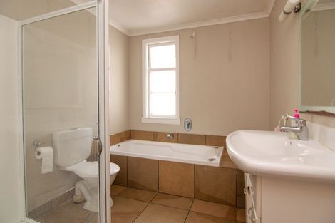 Photo of property in 10 Pahiatua Street, Hokowhitu, Palmerston North, 4410