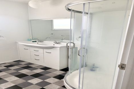 Photo of property in 9 Cheryl Place, Hillcrest, Auckland, 0627