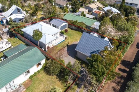 Photo of property in 114 Everitt Crescent, Whangamata, 3620