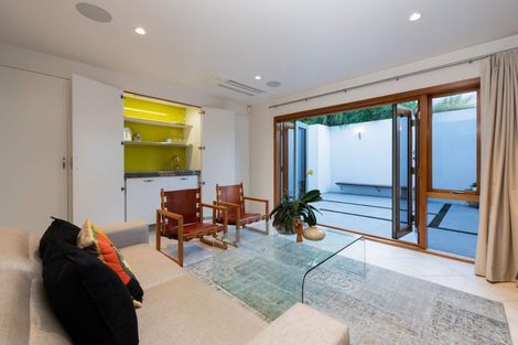 Photo of property in 43 Aotearoa Terrace, Murrays Bay, Auckland, 0630