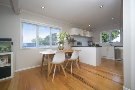 Photo of property in 70 Stottholm Road, Titirangi, Auckland, 0604
