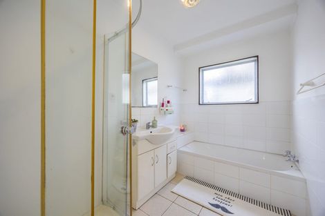 Photo of property in 2/16 James Street, Bayview, Auckland, 0629