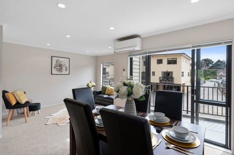 Photo of property in Te Kakariki Apartments, 7/8 Wellington Road, Paekakariki, 5034