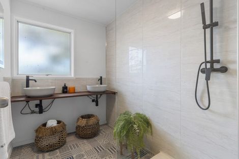 Photo of property in 74 Fitzwater Place, Henderson, Auckland, 0612