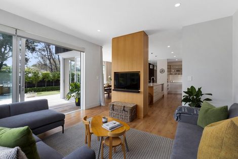 Photo of property in 52 Walton Street, Red Beach, 0932