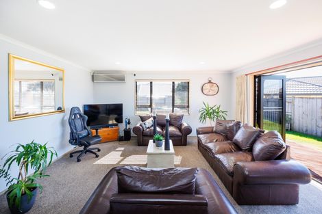 Photo of property in 12 Walnut Grove, Kelvin Grove, Palmerston North, 4414