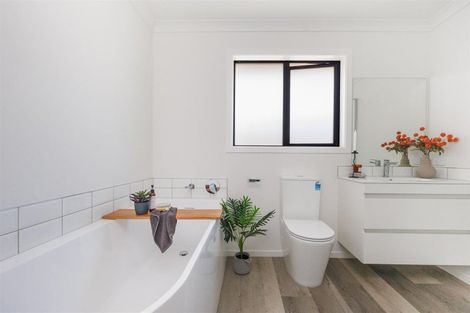 Photo of property in 166b Bridge Street, Bulls, 4818