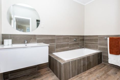 Photo of property in 90 Awapuni Road, Awapuni, Gisborne, 4010