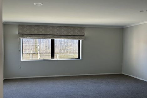 Photo of property in 18 Symes Drive, Red Beach, 0932