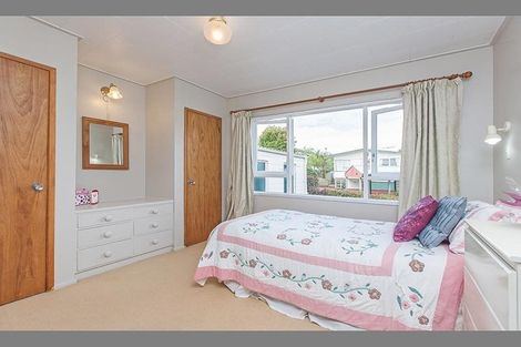 Photo of property in 40 Valley View Road, Glenfield, Auckland, 0629