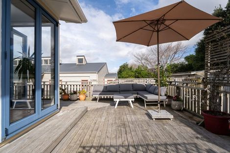 Photo of property in 32 Davidson Crescent, Tawa, Wellington, 5028