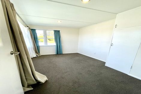 Photo of property in 4 Balmain Street, Newlands, Wellington, 6037