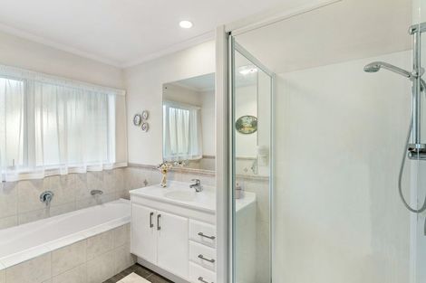 Photo of property in 1 Zara Court, Flat Bush, Auckland, 2016