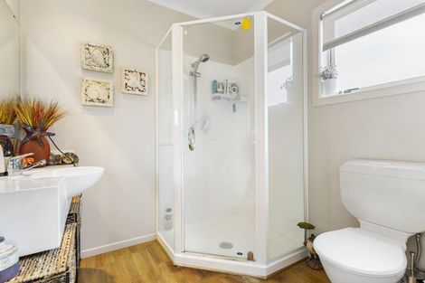 Photo of property in 20 Marine Parade, Mellons Bay, Auckland, 2014