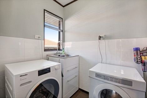 Photo of property in 18 Kennedy Avenue, Forrest Hill, Auckland, 0620