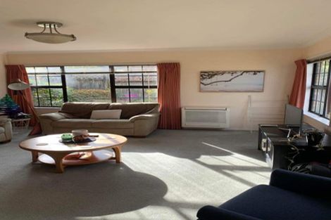 Photo of property in 1/5 Spring Grove, Henderson, Auckland, 0612