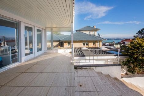 Photo of property in 81a Stanley Point Road, Stanley Point, Auckland, 0624