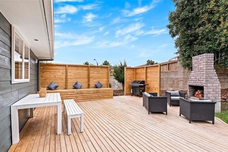 Photo of property in 3 Sumich Place, West Harbour, Auckland, 0618