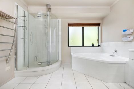 Photo of property in 8 Frank Knight Place, Waiuku, 2123